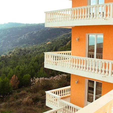 Hostel "Kraljica Snezna " ซูโตมอเร ภายนอก รูปภาพ