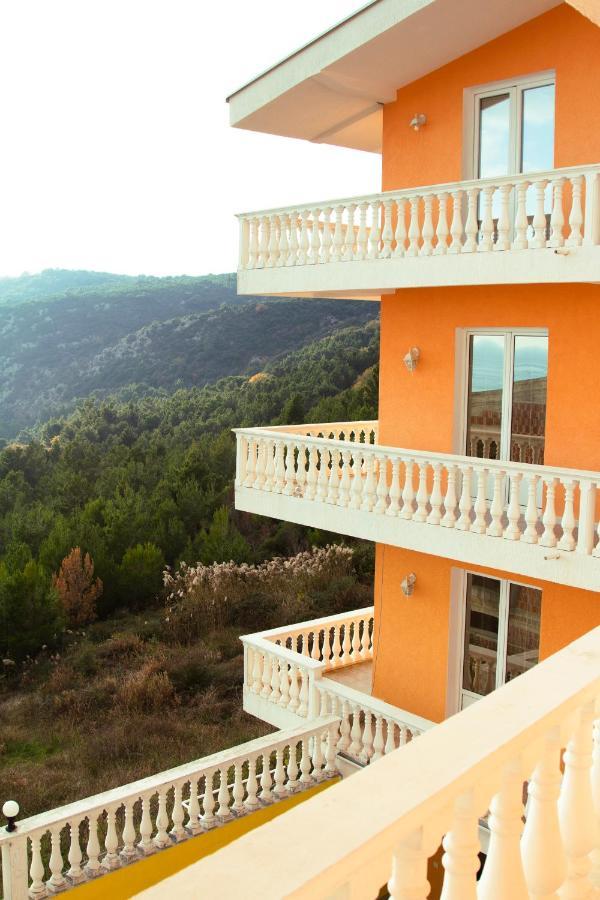 Hostel "Kraljica Snezna " ซูโตมอเร ภายนอก รูปภาพ