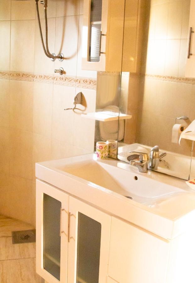 Hostel "Kraljica Snezna " ซูโตมอเร ภายนอก รูปภาพ