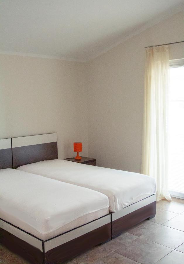 Hostel "Kraljica Snezna " ซูโตมอเร ภายนอก รูปภาพ